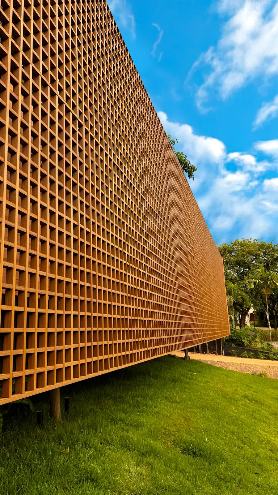 Continuous lattice seen in perspective